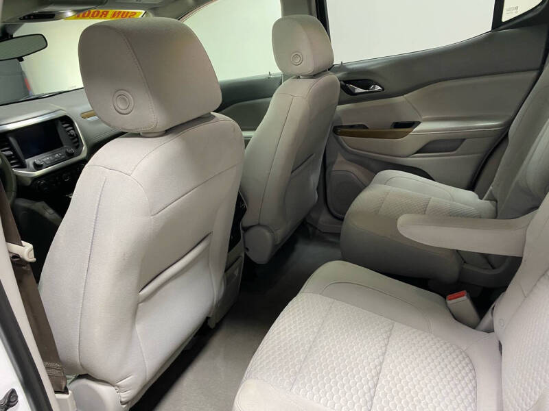 2017 GMC Acadia SLE-2