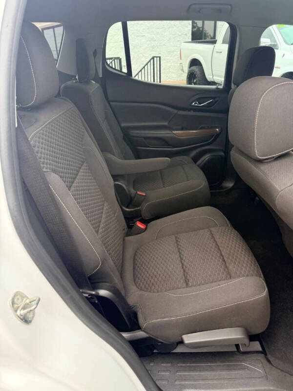 2017 GMC Acadia SLE-2