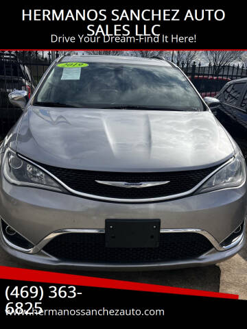 2019 Chrysler Pacifica for sale at HERMANOS SANCHEZ AUTO SALES LLC in Dallas TX
