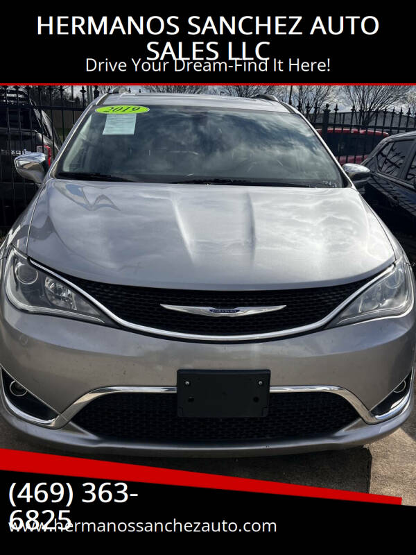 2019 Chrysler Pacifica Limited's photo