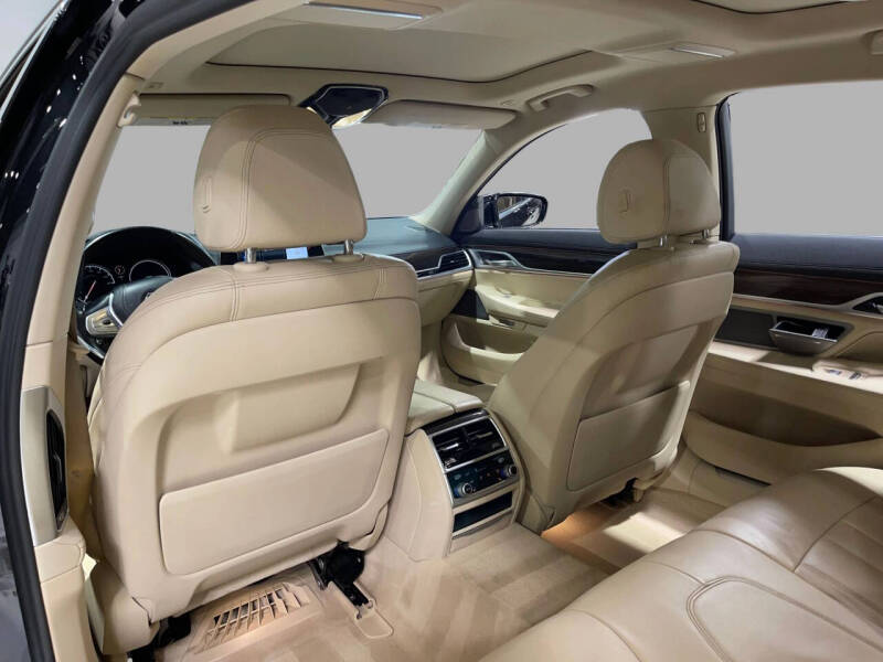 2018 BMW 7 Series 740i