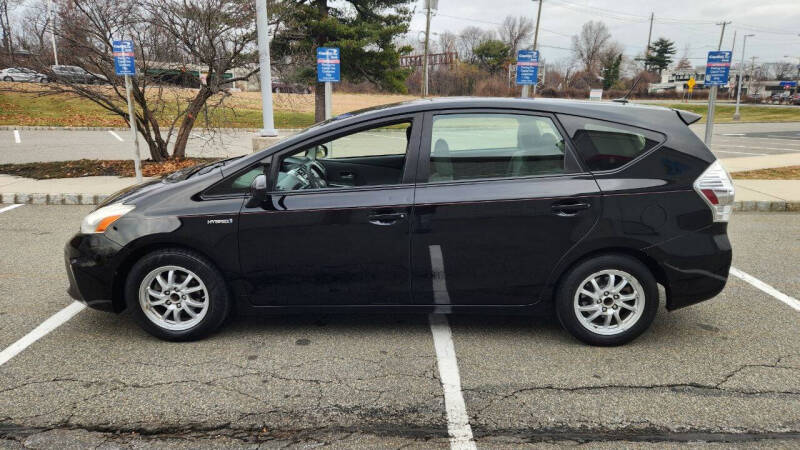 2013 Toyota Prius v Two