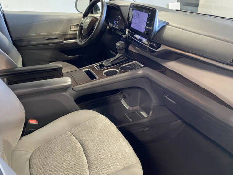 2023 Toyota Sienna LE 8-Passenger