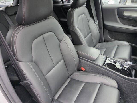 2024 Volvo XC40 B5 Plus Dark Theme