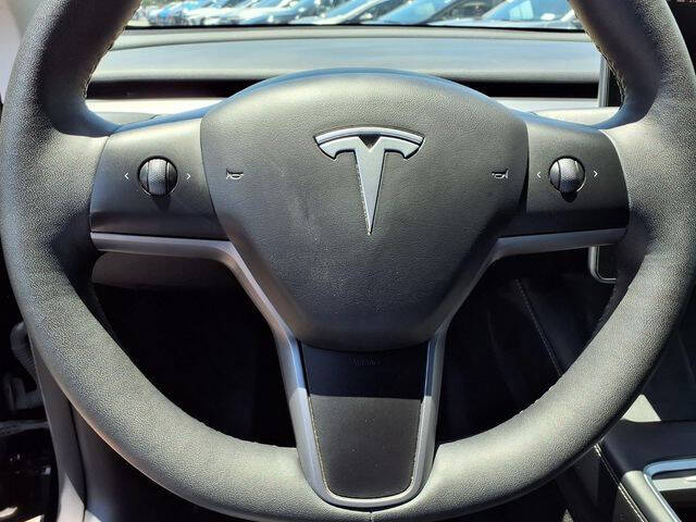 Black 2024 Tesla Model Y Long Range AWD Long Range 4dr Crossover 28