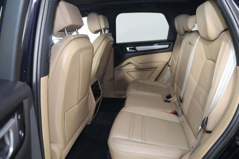 2022 Porsche Cayenne Platinum Edition