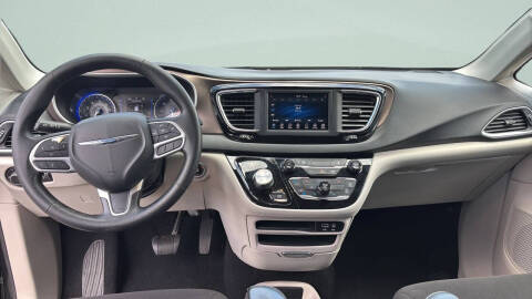 2020 Chrysler Voyager LX