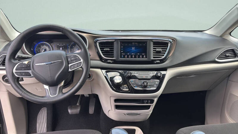 2020 Chrysler Voyager LX
