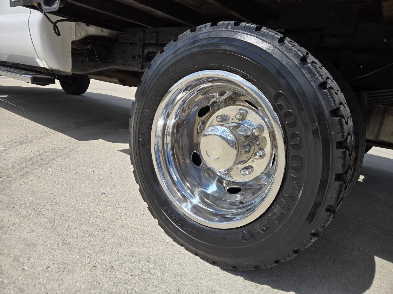 2004 Ford F-550 Super Duty 25