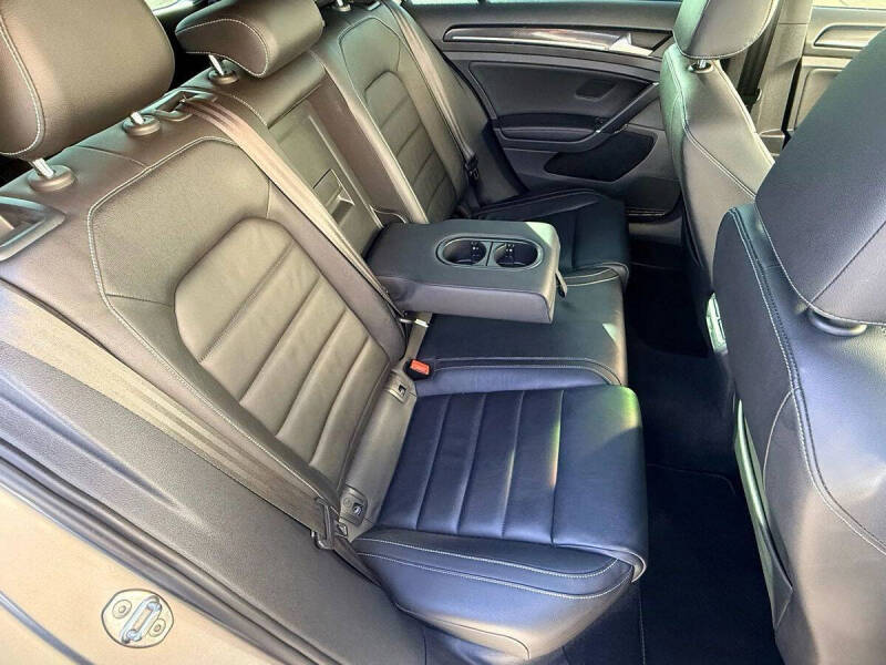 2017 Volkswagen Golf R 4Motion