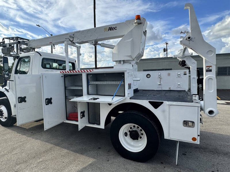 2019 Freightliner M2 106