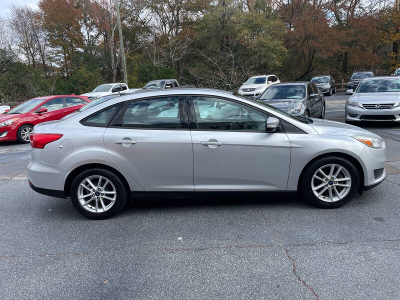 2017 Ford Focus SE photo 5