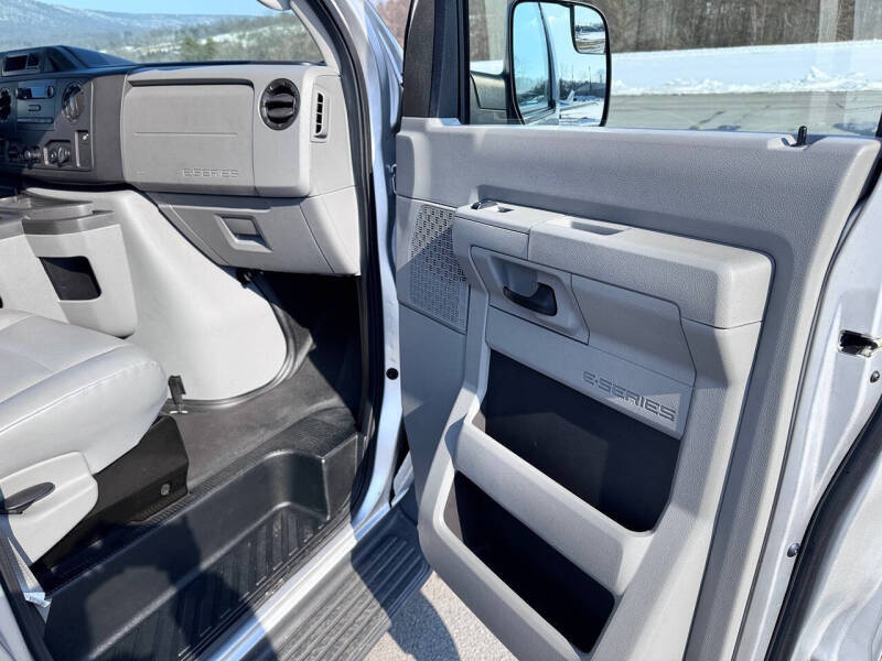 2012 Ford E-Series E-350 SD XL