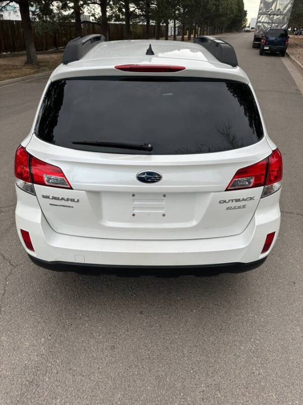 Image 4 of 2014 Subaru Outback 2.5i Premium