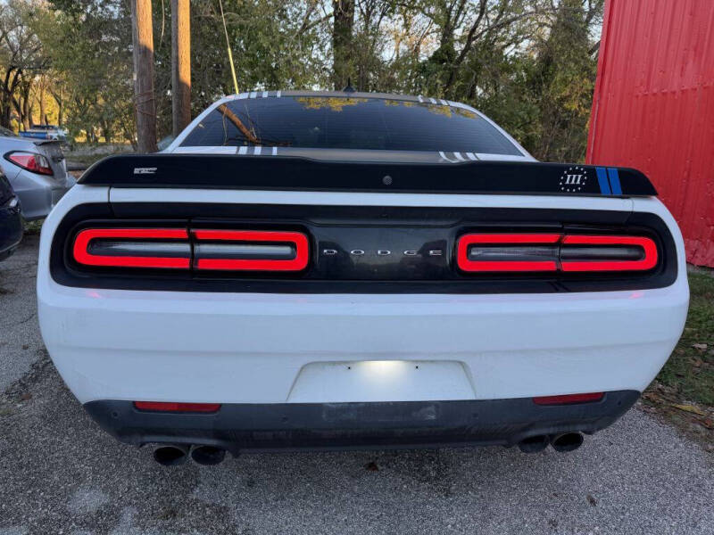 2016 Dodge Challenger R/T Shaker