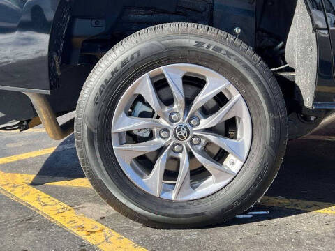 2025 Toyota Sienna LE 8-Passenger