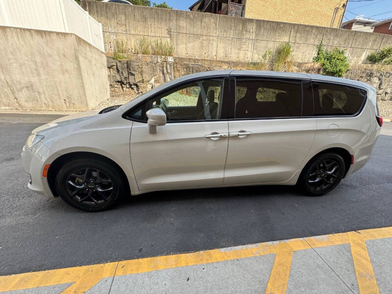 2020 Chrysler Pacifica Touring