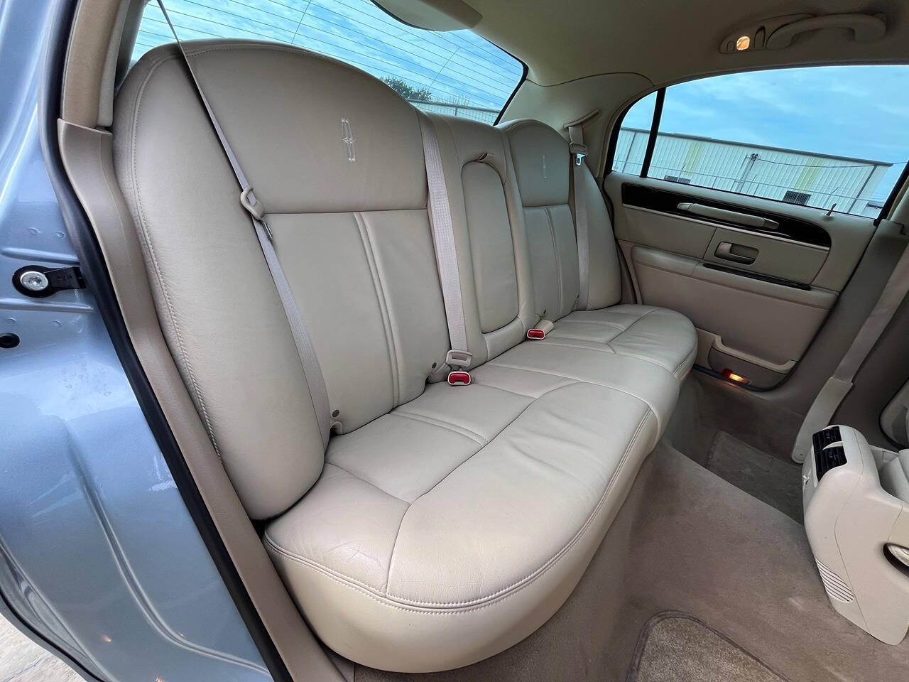 2010 Lincoln Town Car for sale at Carnival Car Company in Victoria, TX