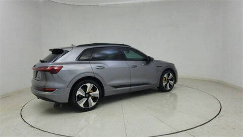 2022 Audi e-tron quattro Premium Plus