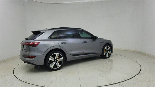 2022 Audi e-tron quattro Premium Plus