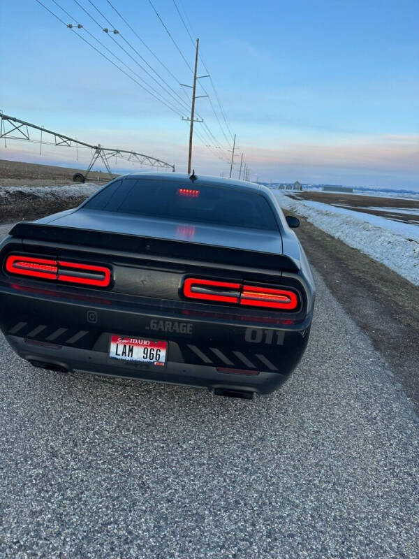 2015 Dodge Challenger SRT photo 21