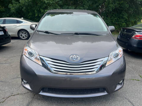 2017 Toyota Sienna XLE 7-Passenger Auto Access Seat