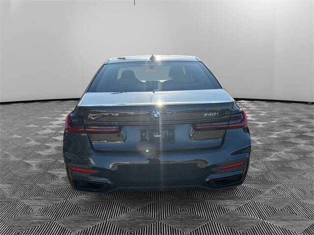 2022 BMW 7 Series 740i