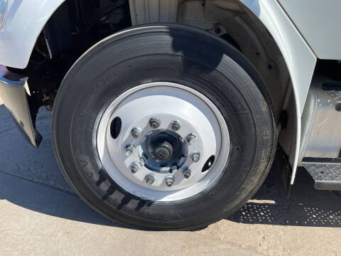 2013 Freightliner Business class M2