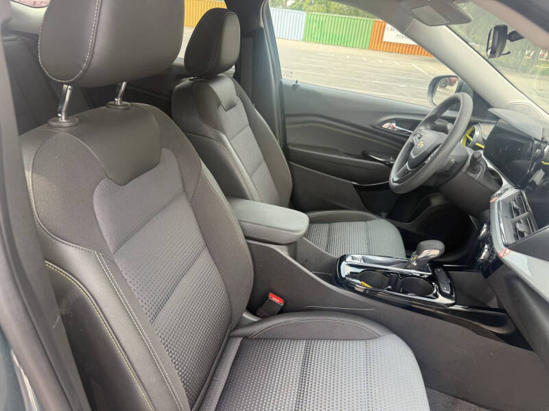 2025 Chevrolet Trax LT