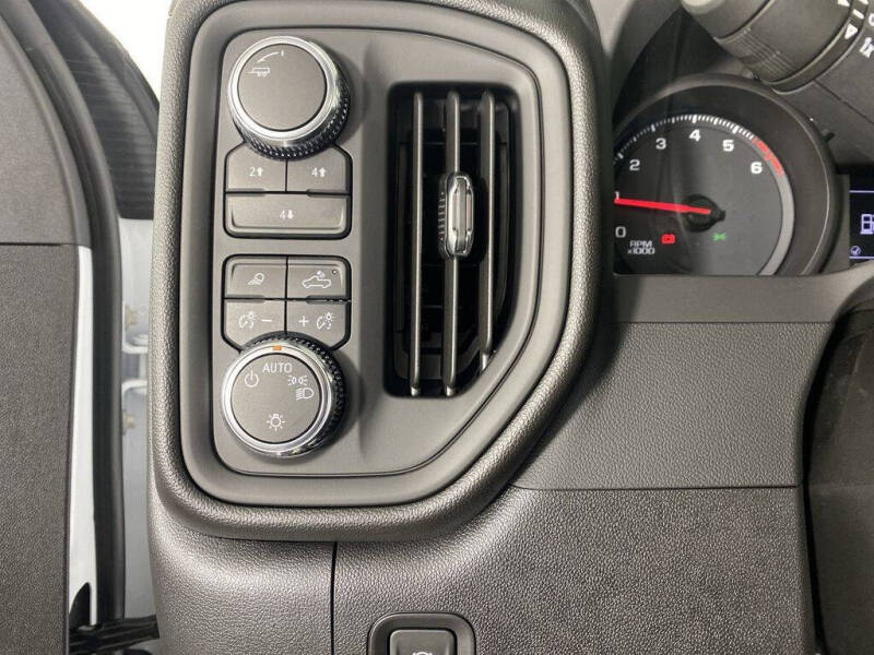 2025 GMC Sierra 2500HD Pro