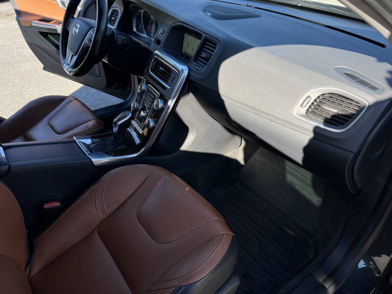 2015 Volvo V60 Cross Country T5 Platinum