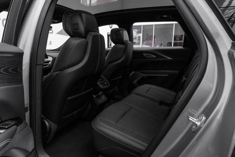 2024 Cadillac LYRIQ Luxury 3