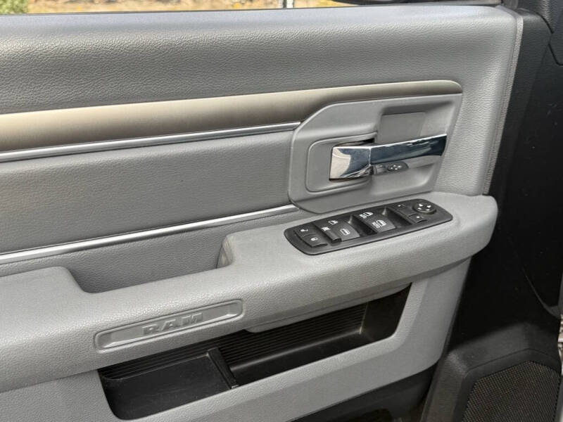 2017 RAM 1500 SLT