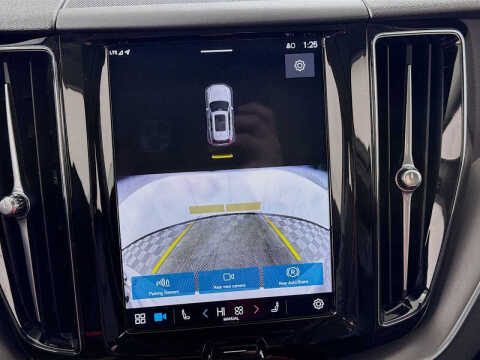 2025 Volvo XC60 B5 Core Dark Theme