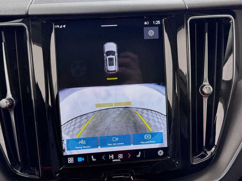 2025 Volvo XC60 B5 Core Dark Theme