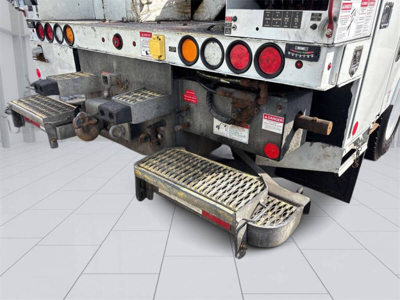 2016 Freightliner M2 106