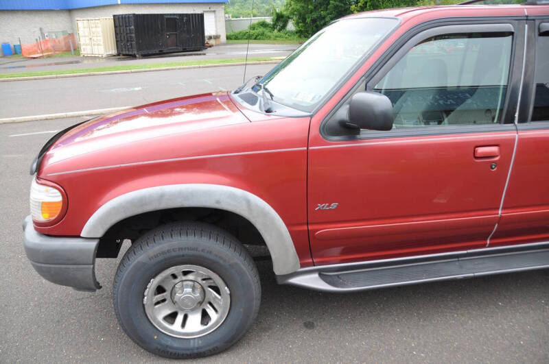2001 Ford Explorer XLS