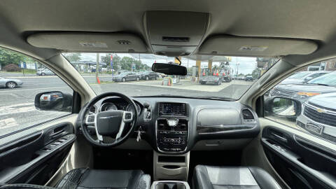 2014 Chrysler Town and Country Touring