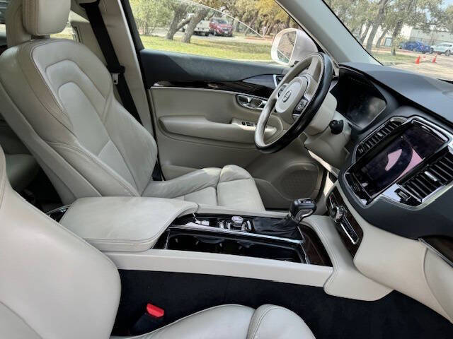 2016 Volvo XC90 T6 Momentum