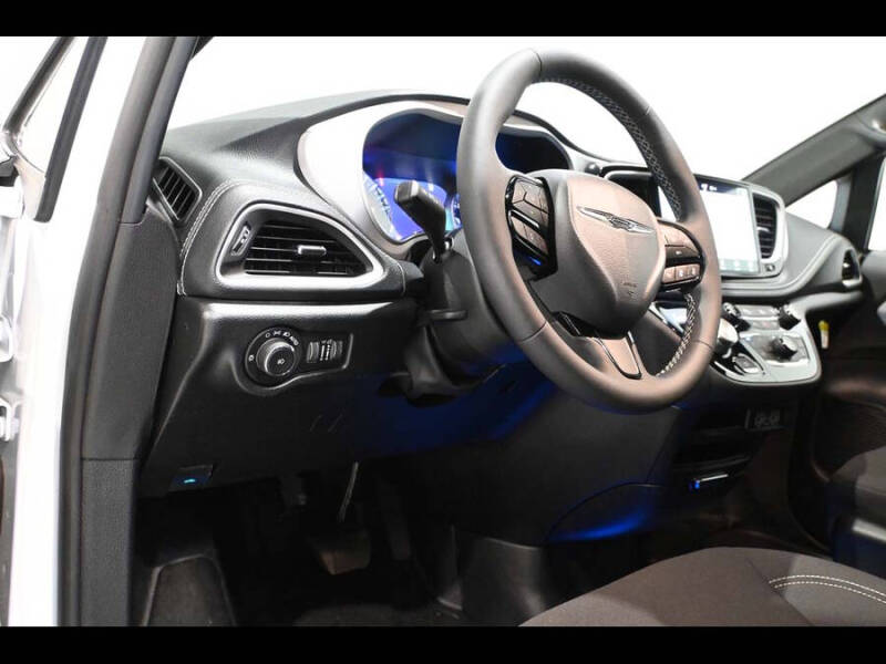 2024 Chrysler Pacifica Touring