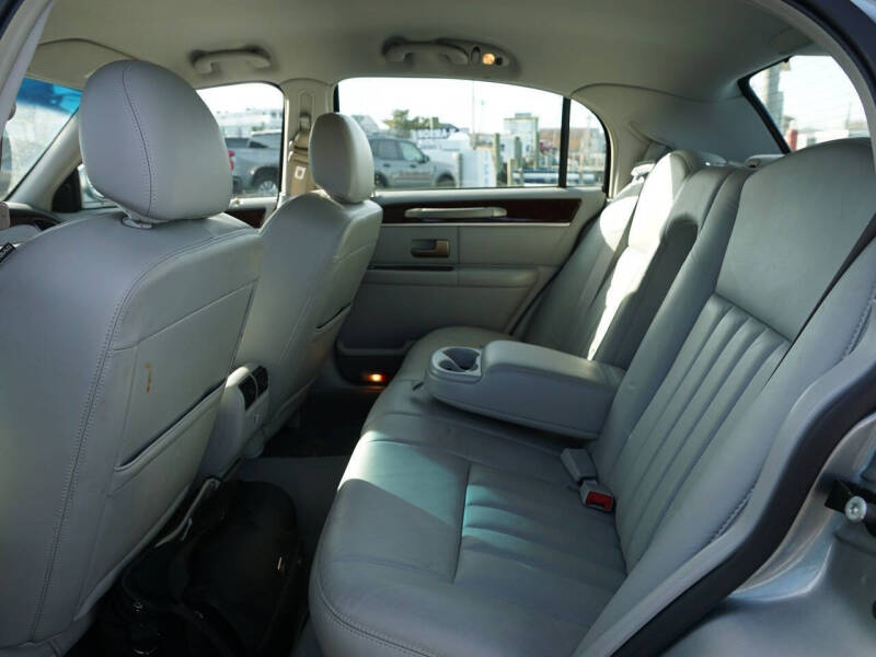 2006 Lincoln Town Car Signature