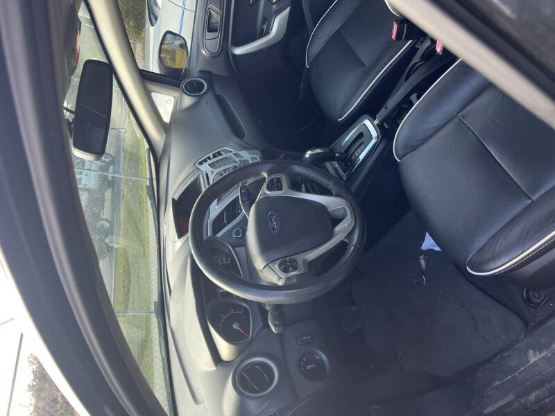 2011 Ford Fiesta SES