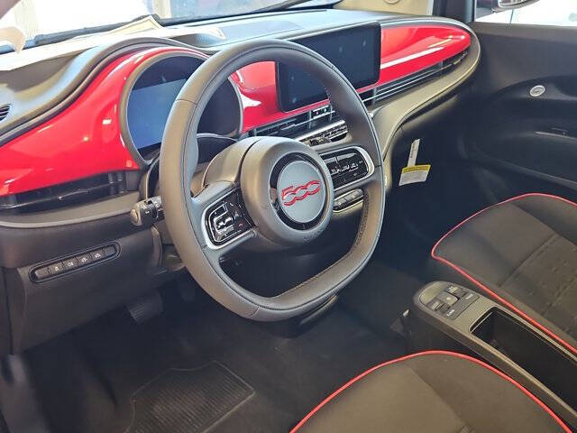 2024 FIAT 500e Inspi(RED)