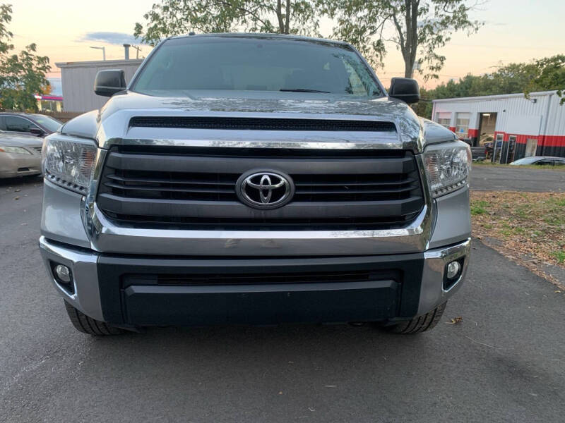 2015 Toyota Tundra null photo 3