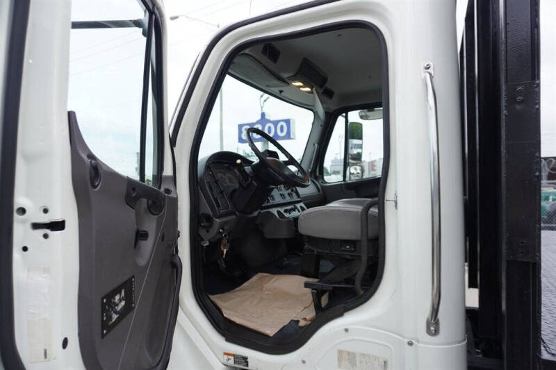 2015 Freightliner M2 106