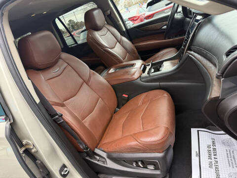 2016 Cadillac Escalade Luxury Collection