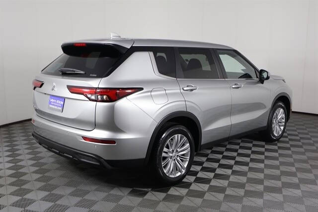 2024 Mitsubishi Outlander ES