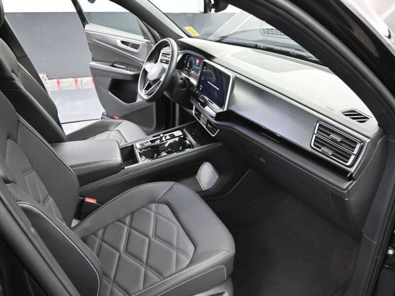 2024 Volkswagen Atlas Cross Sport SE 4Motion