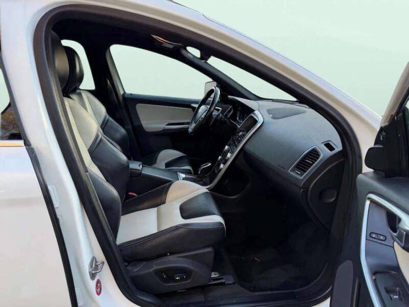 2015 Volvo XC60 T6 Drive-E Platinum