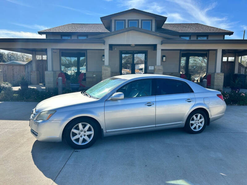 2005 Toyota Avalon for sale at Car Country in Clute TX